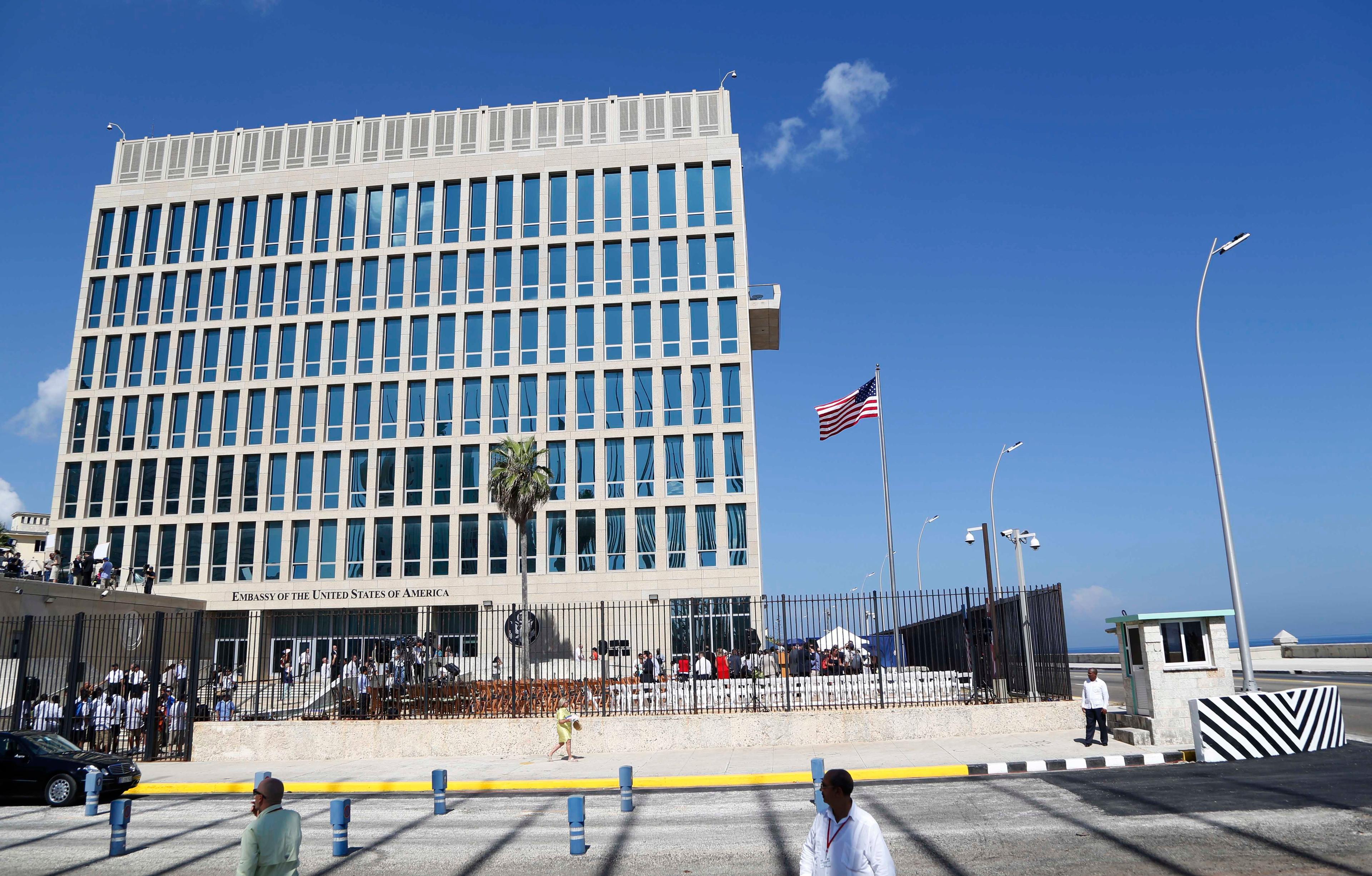 Sede de la Embajada de Estados Unidos en La Habana, Cuba. Foto: AP/Desmond Boylan/Archivo. 