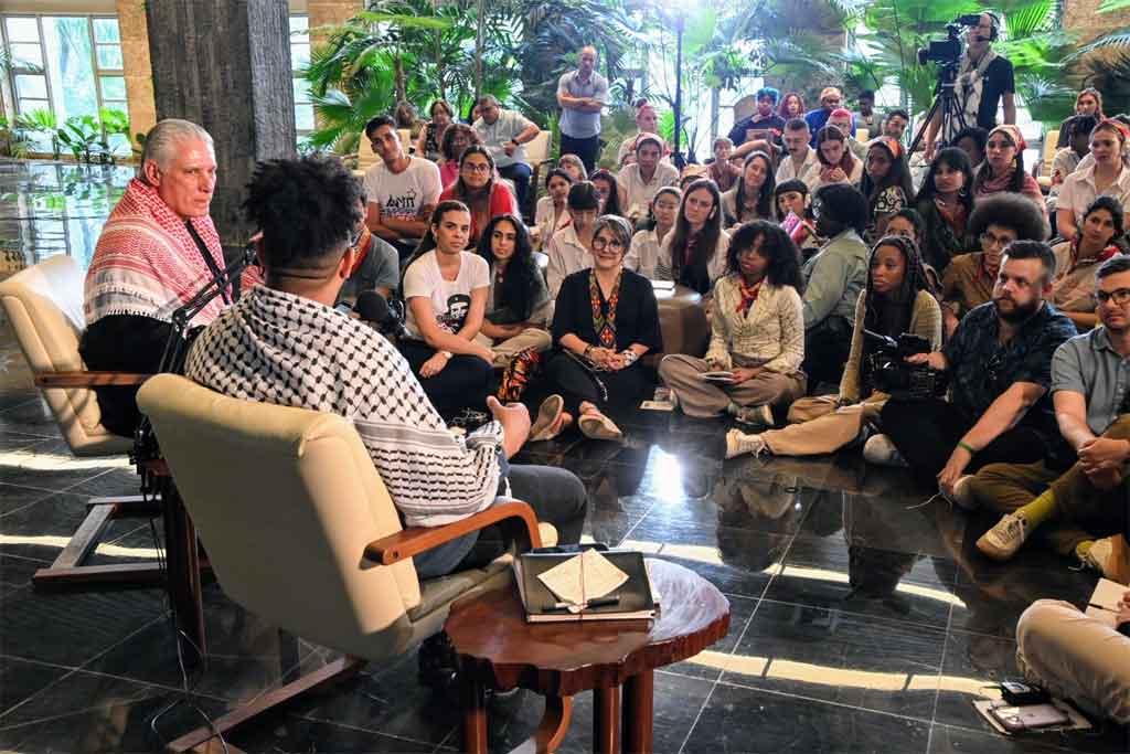 El gobernante cubano Miguel Díaz-Canel desinformó en encuentro con jóvenes de la brigada estadounidense Let Cuba Live. Foto: @PresidenciaCuba.