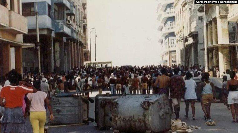 Detalle de una foto tomada por Karel Poort, el 5 de agosto de 1994, sobre el Maleconazo.