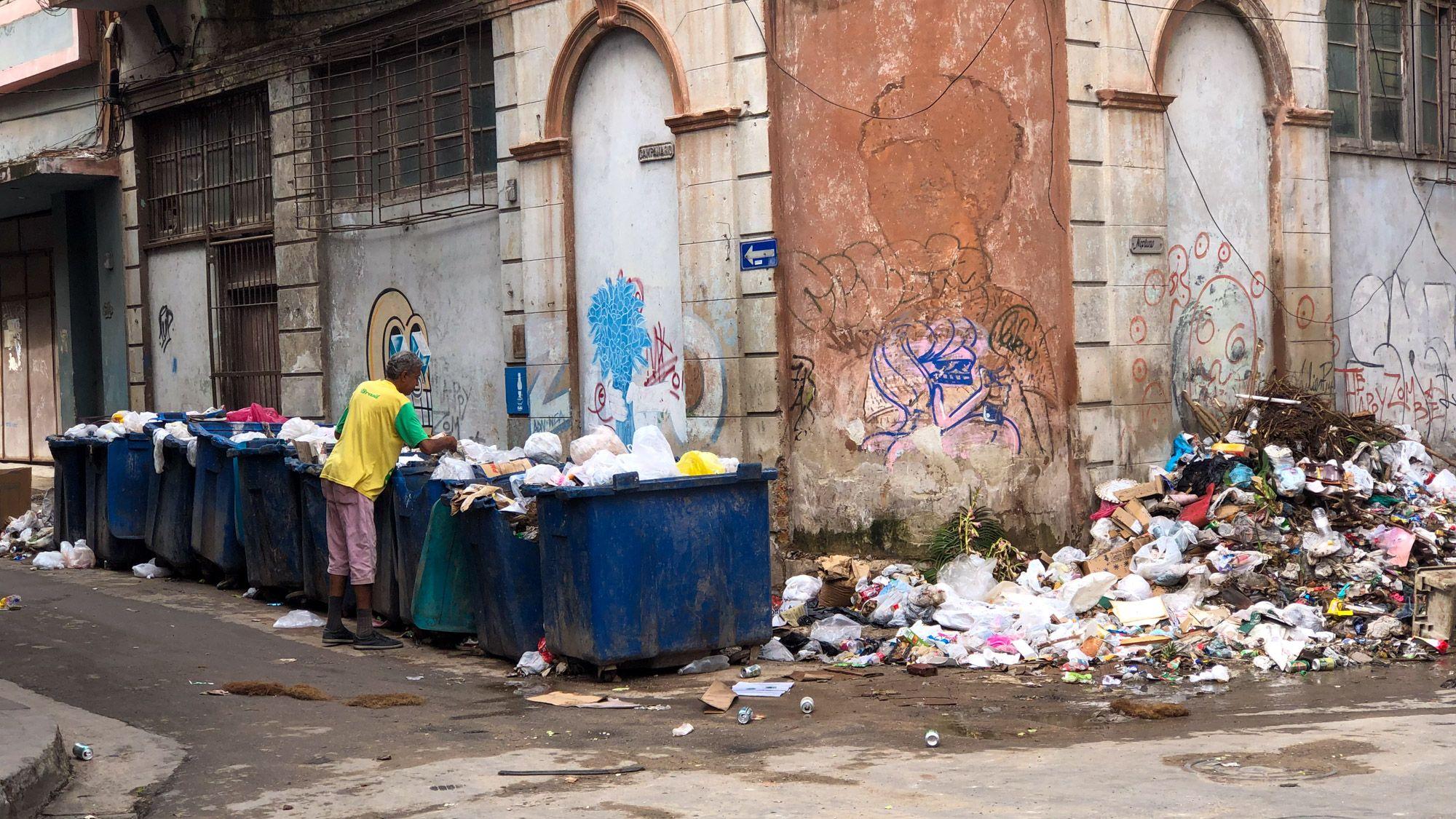 En La Habana y Santiago de Cuba la acumulación de desechos ha creado un ambiente propicio para la proliferación de mosquitos y otros vectores de enfermedades. Foto: elTOQUE/Archivo