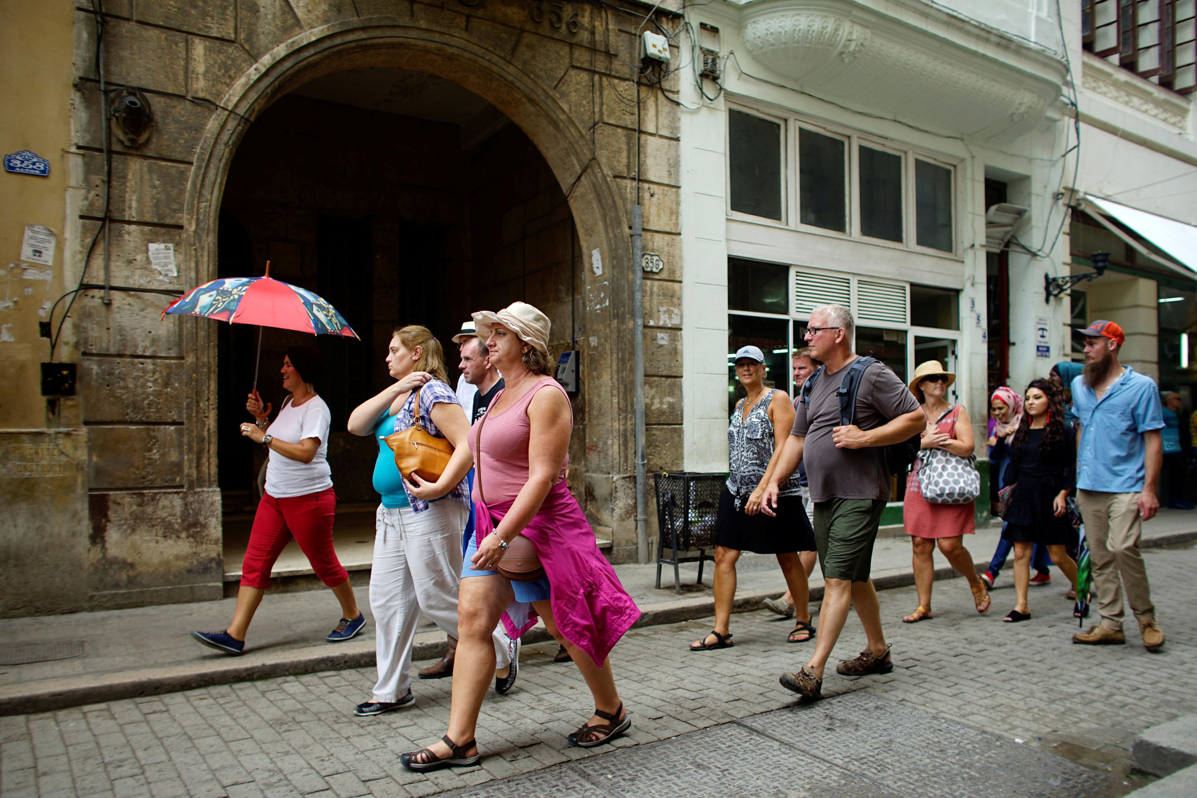 Turistas en La Habana Vieja. (Alexandre Meneghini/REUTERS)