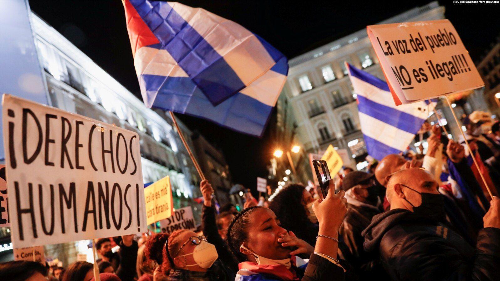  Una manifestación en Madrid de cubanos a favor del respeto a los derechos humanos en la isla. Foto: Reuters/Susana Vera/Archivo. 