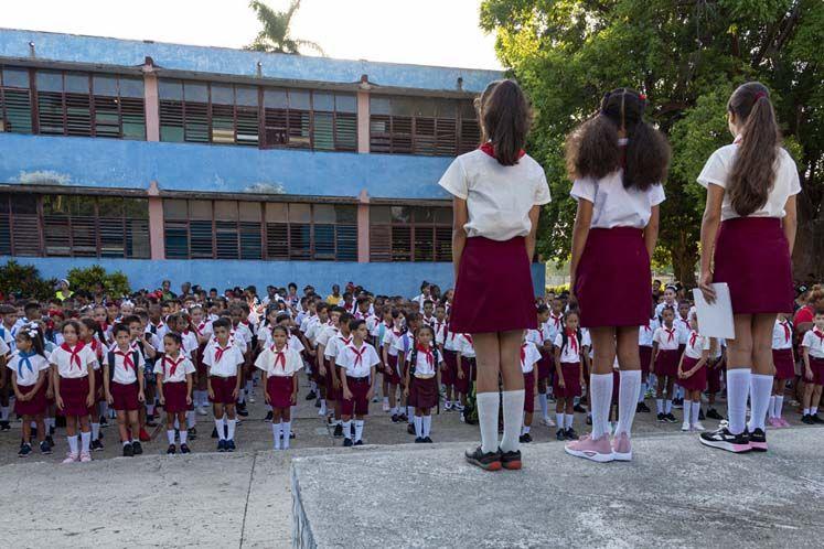  Las escuelas abrieron para 1,6 millones de niños y jóvenes de Primaria, Secundaria y Preuniversitario, según el oficialismo. Foto/Archivo: Tomada de Prensa Latina. 