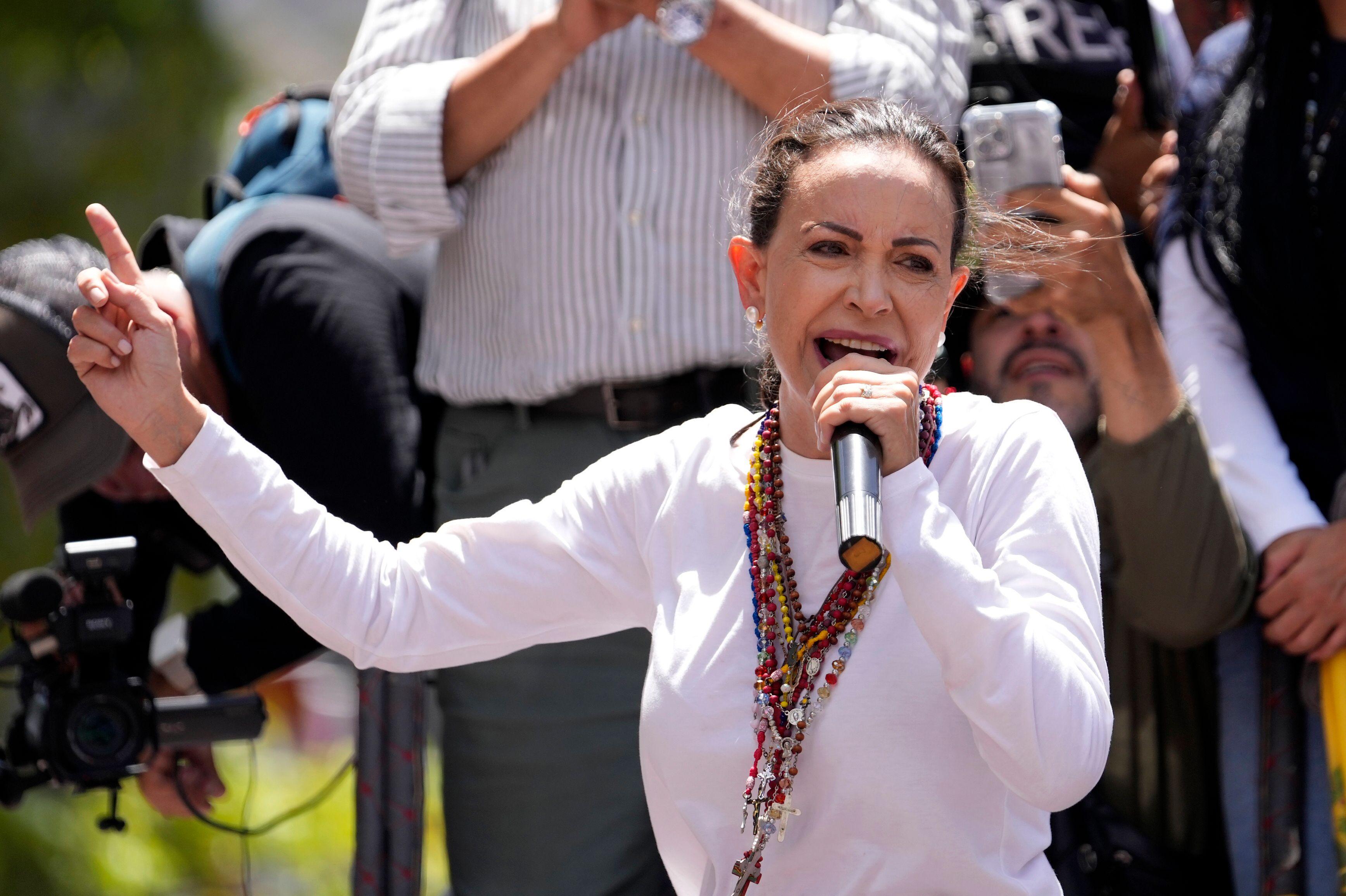 La líder opositora María Corina Machado habla durante una manifestación en Caracas, Venezuela, el sábado 3 de agosto de 2024. Foto AP/Matías Delacroix. 