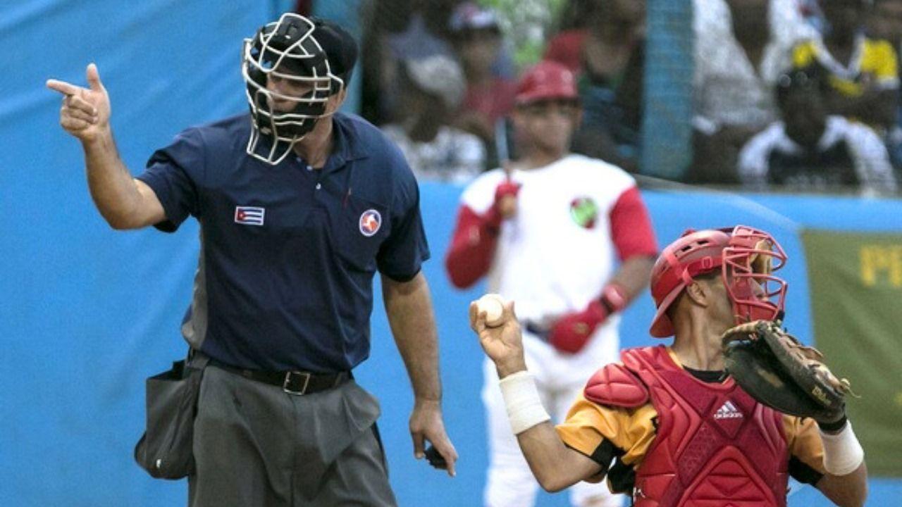 Un árbitro cubano en la Serie Nacional de Béisbol. Imagen de referencia (Foto: Jit)