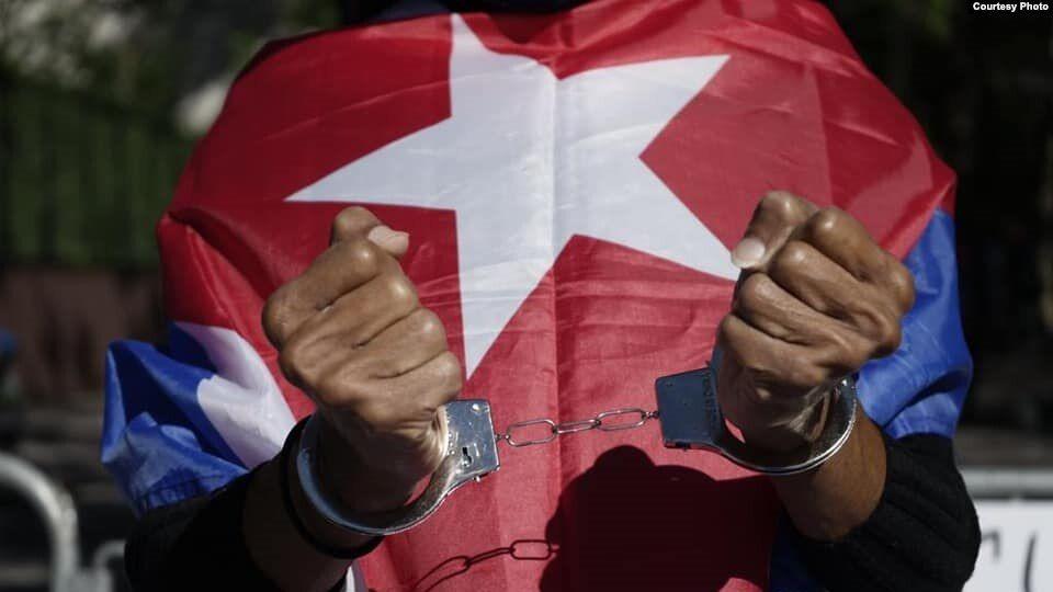 La representación de los presos políticos cubanos en un performance realizado en frente a la sede de Naciones Unidas, en Nueva York. Fotografía: ProActivo Miami