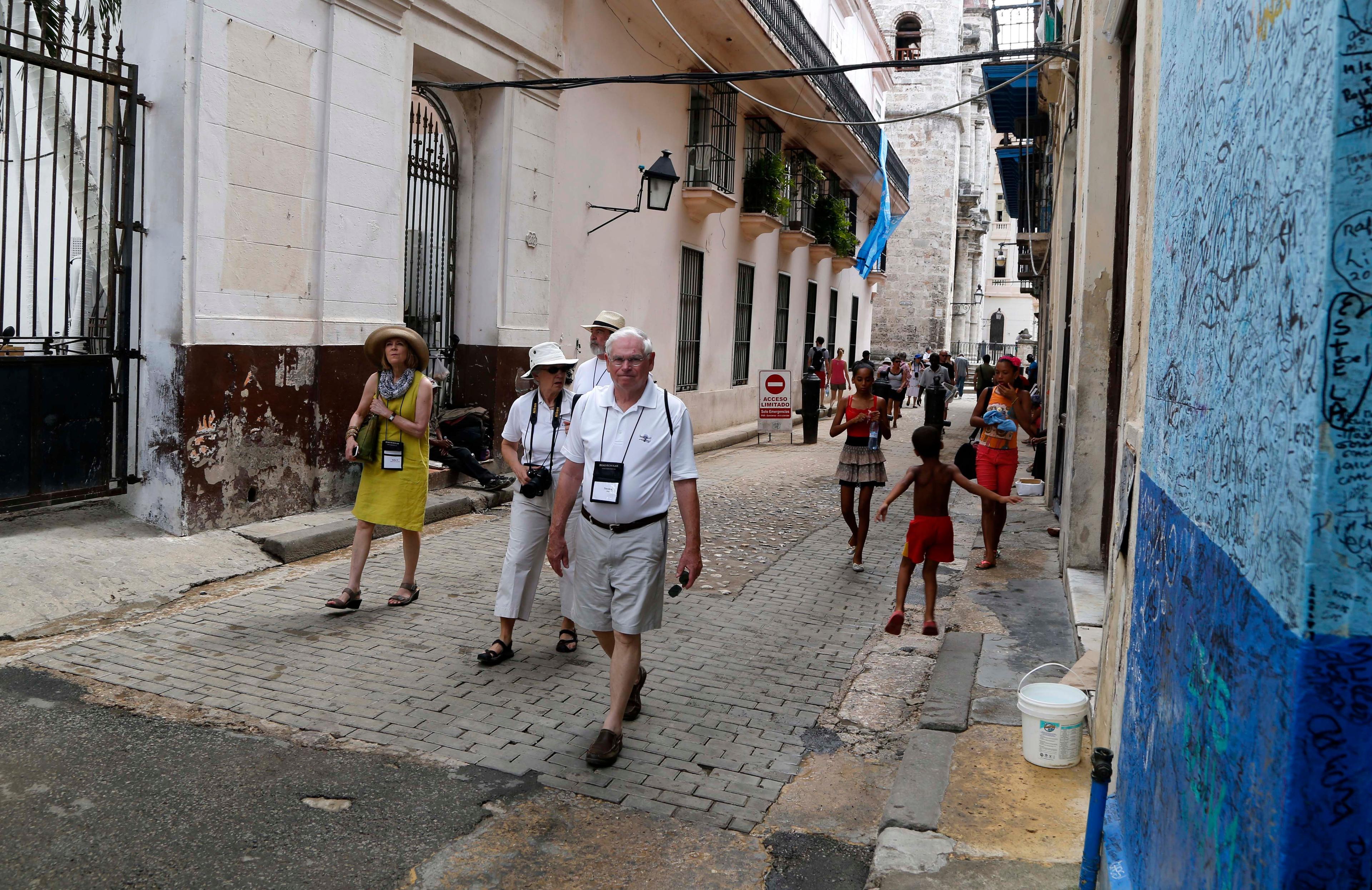 Turistas caminando por La Habana (AP/Desmond Boylan) Archivo
