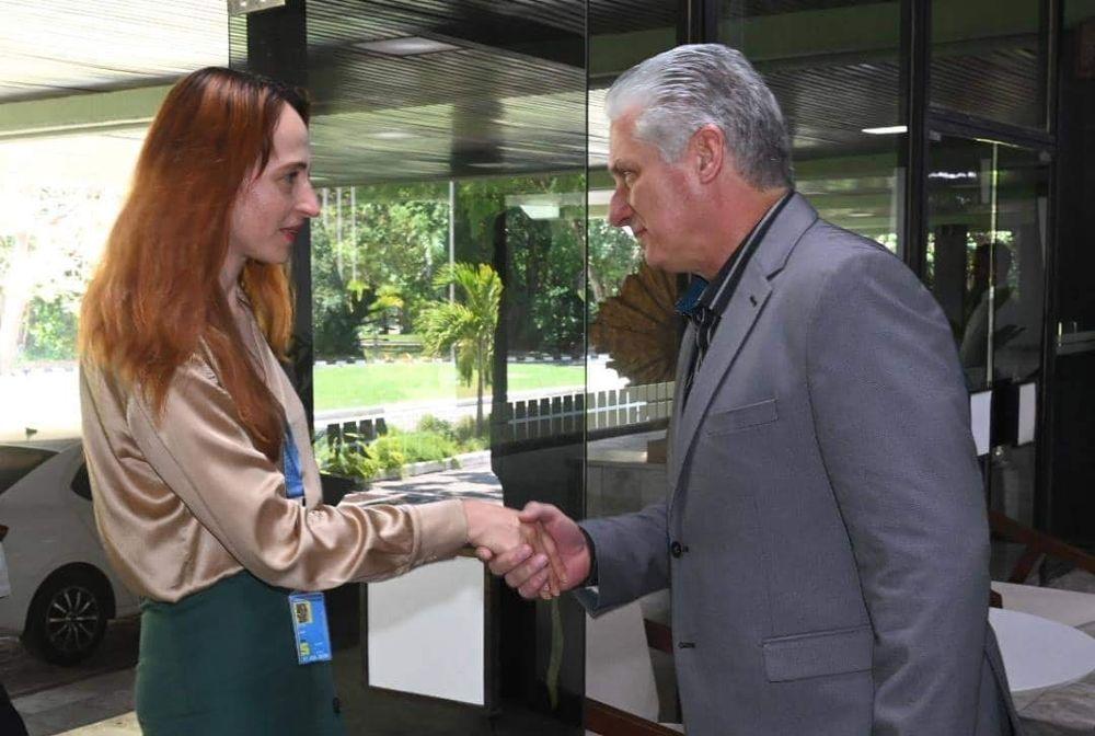 Alena Douhan, relatora especial del Consejo de Derechos Humanos y el presidente de Cuba, Miguel Díaz-Canel. Foto: Prensa Latina
