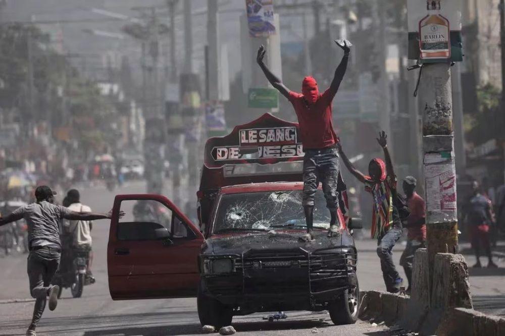 Unos 250 cubanos se encuentran varados en Puerto Príncipe (Haití) tras el estado de emergencia declarado en el país. (Reuters/Ralph Tedy Erol)